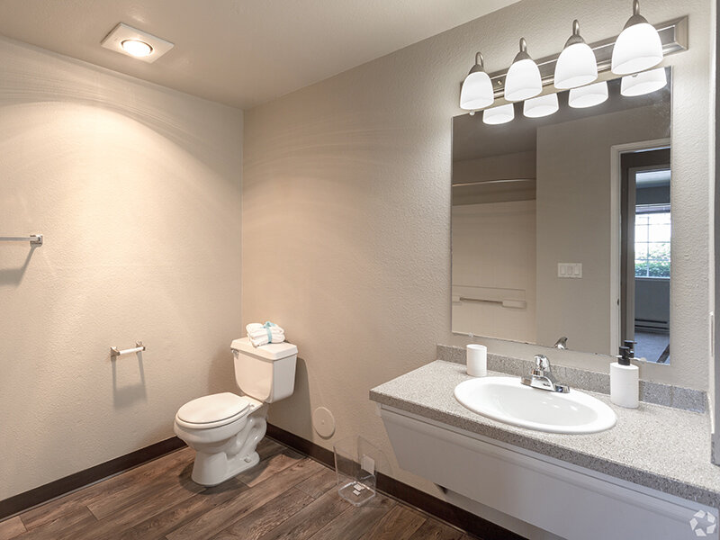 Bathroom | Mallard Point at Riverbend Apartments