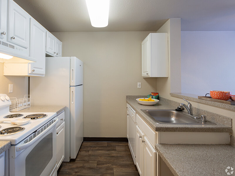Kitchen | Mallard Point at Riverbend Apartments