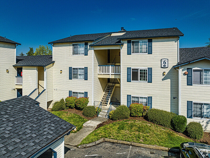 Apartment Building | Mallard Pointe at Riverbend