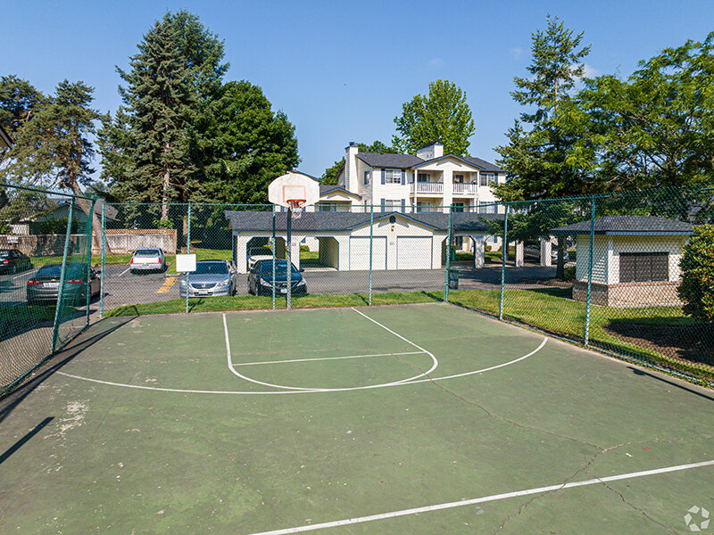 Basketball Court | Mallard Point at Riverbend Apartments
