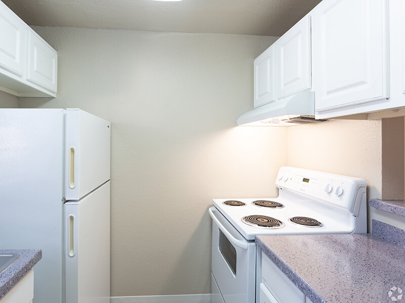 Kitchen with White Appliances | Mallard Point at Riverbend Apartments