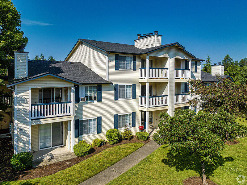 Exterior View | Mallard Pointe at Riverbend
