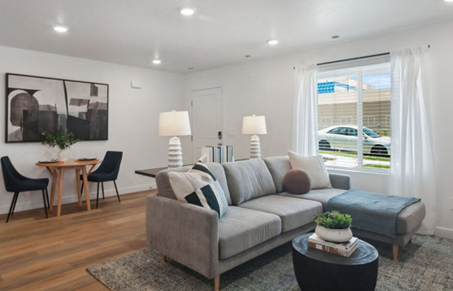 Little Valley Townhomes Apartments in Magna, UT