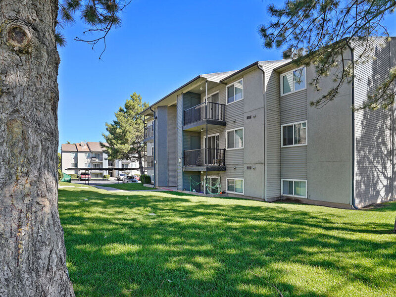 Apartment Building Exterior | Aspire West Valley