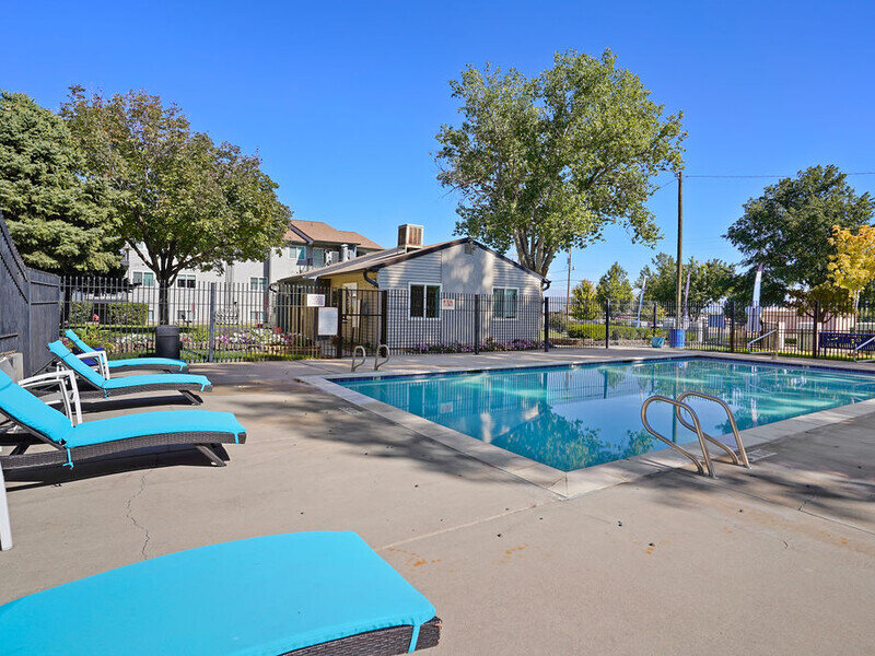 Poolside Seating | Aspire West Valley