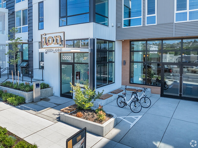 Exterior View | Ion Queen Anne