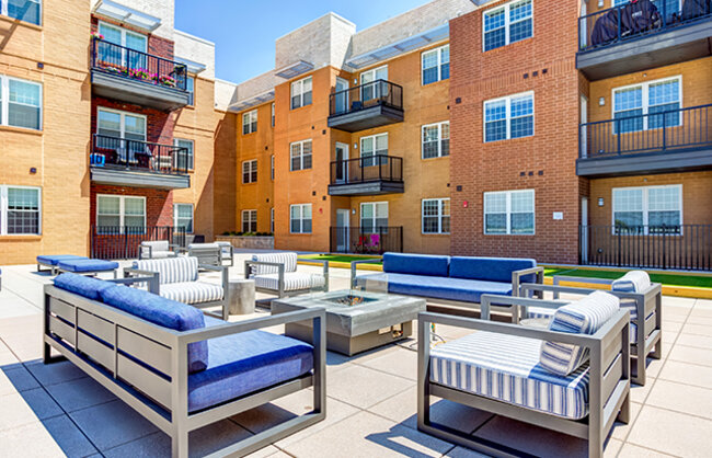 500 Station Apartments in Aurora, IL