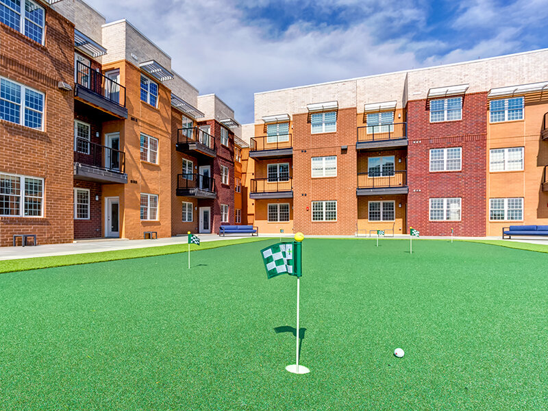 Private Putting Green | 500 Station
