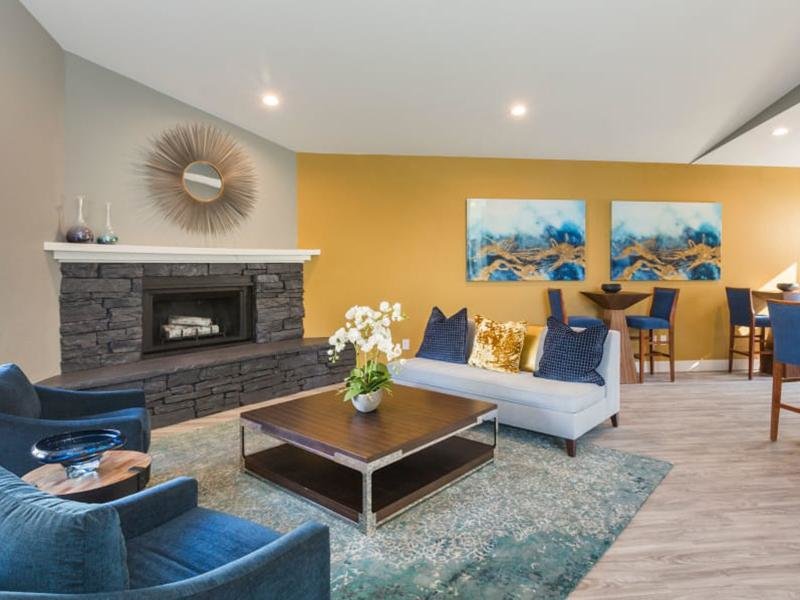 Resident Lounge | The Preserve at City Center Aurora Apartments