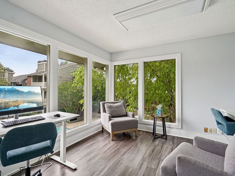 Spacious Seating | Highlands at the Lake
