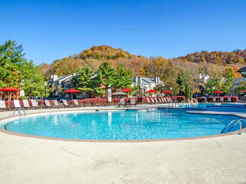 Swimming Pool | Bellevue West Apartments