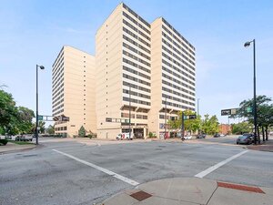 Apartment Exterior | Gateway Plaza