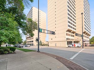 Exterior | Gateway Plaza