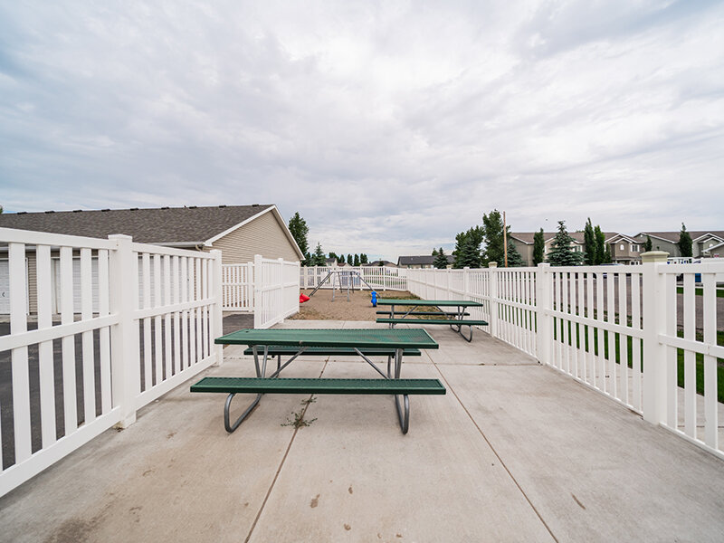 Exterior Seats | Meadowcreek Townhomes