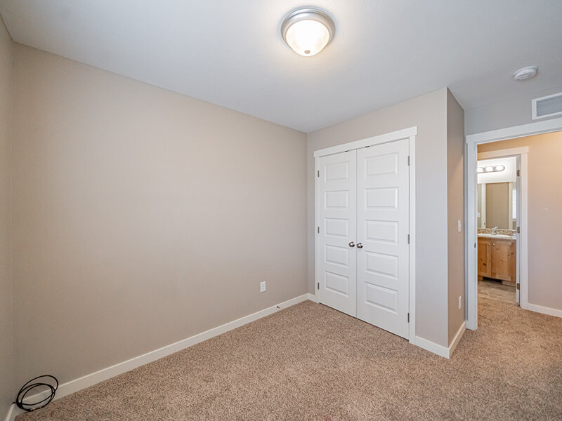Apartment Bedroom | Meadowcreek Townhomes