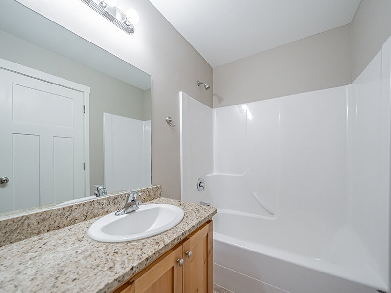 Large Bathroom | Meadowcreek Townhomes