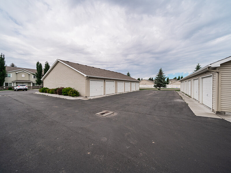 Apartment Area | Meadowcreek Townhomes