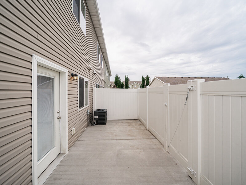 Apartment Exterior | Meadowcreek Townhomes