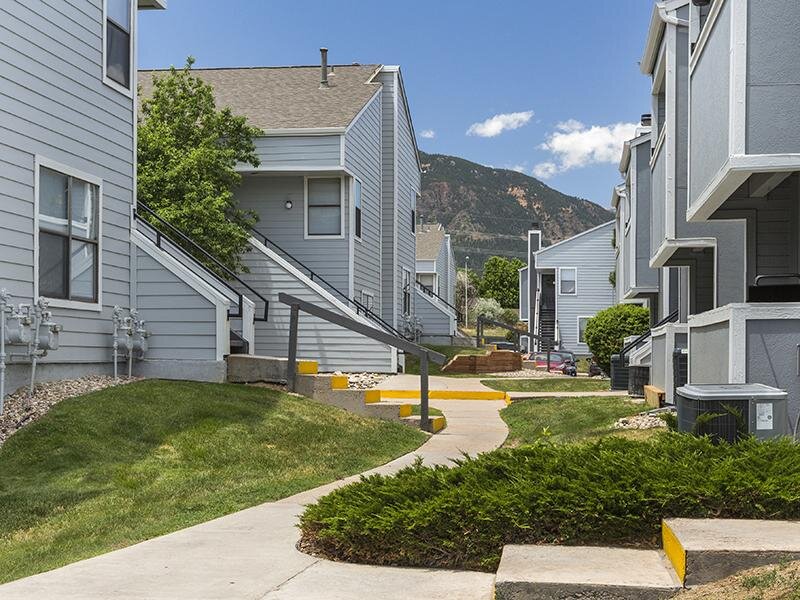 Exterior | Cheyenne Crest Apartments in Colorado Springs, CO