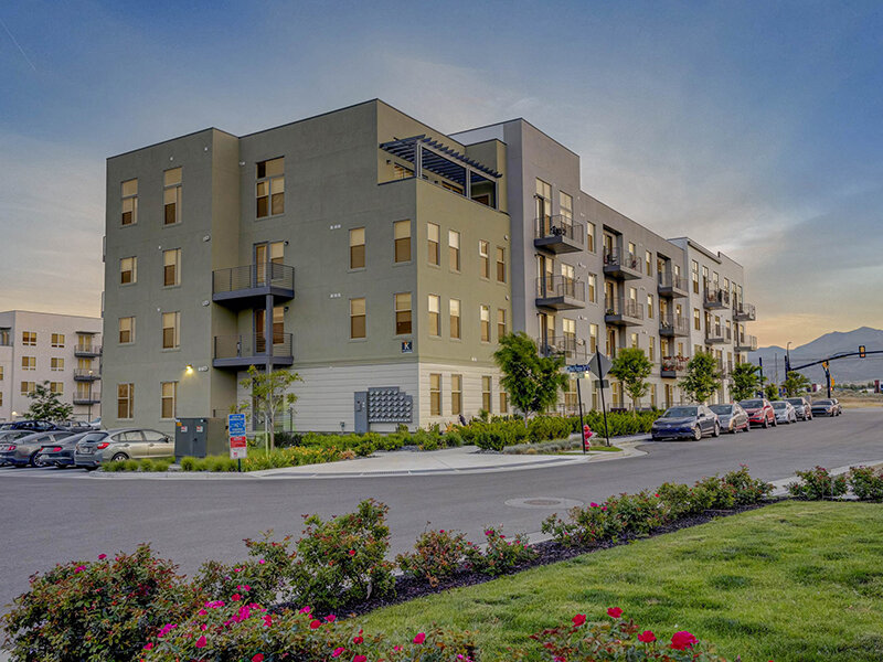 Exterior View Apartment Complex | Vida at Daybreak