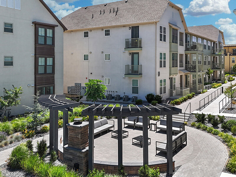 Exterior Seating Area with Views of Apartment Complex | Vida at Daybreak