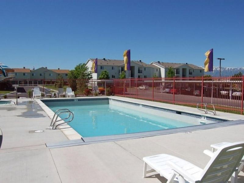 Swimming Pool | Bridger Pointe Apartments