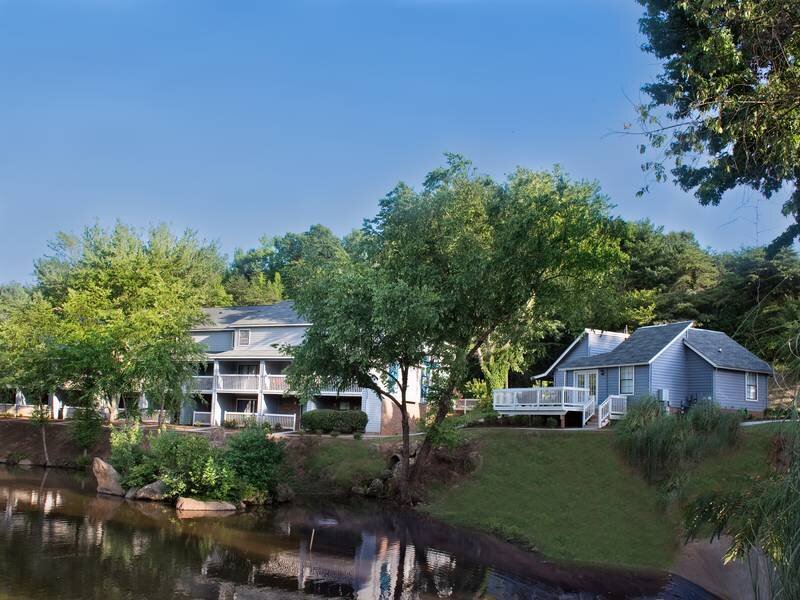 Apartment Exterior with Lush Landscaping | Lakeside Place