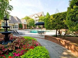 Apartments with a Pool | 42 Magnolia Apartments