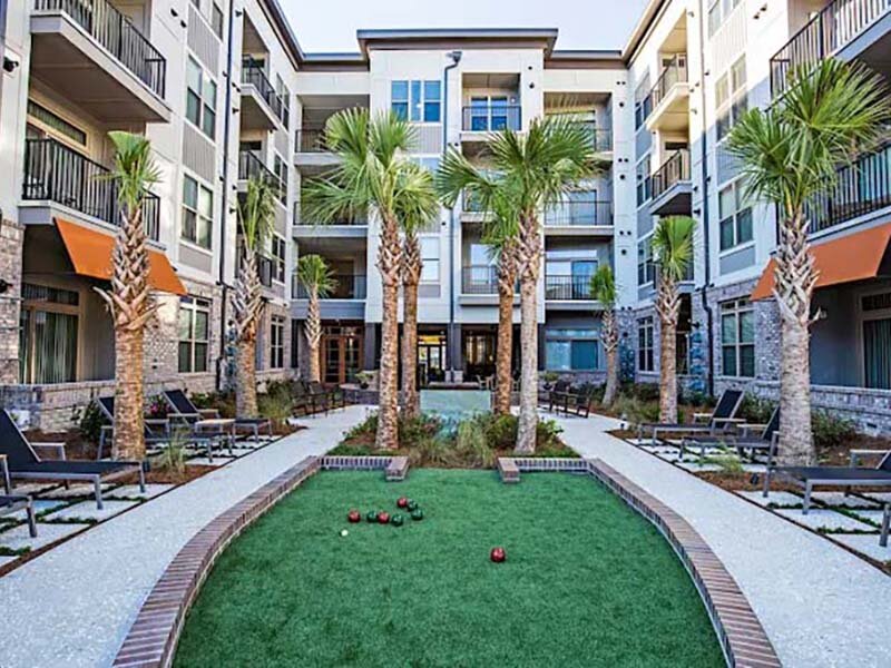 Courtyard | 42 Magnolia + 5000 Forest Apartments