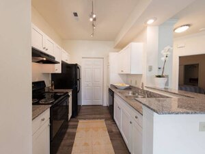 Kitchen | 42 Magnolia Apartments