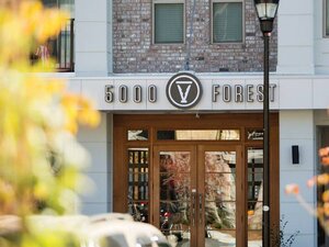 Entry | 5000 Forest Apartments