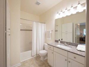 Bathroom | 42 Magnolia Apartments