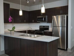 Kitchen | 5000 Forest Apartments