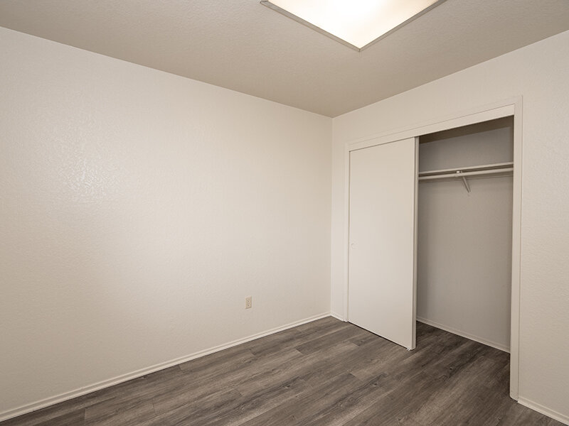 Large Closet | Riverstone