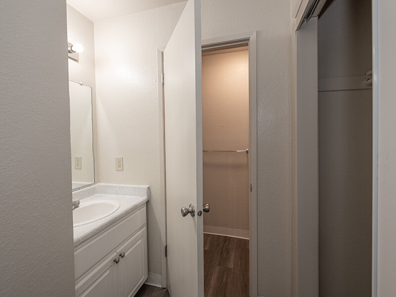 Interior Bathroom | Riverstone