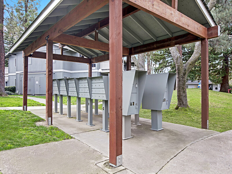 Pavilion with Parcel Lockers | Arborelle Apartments