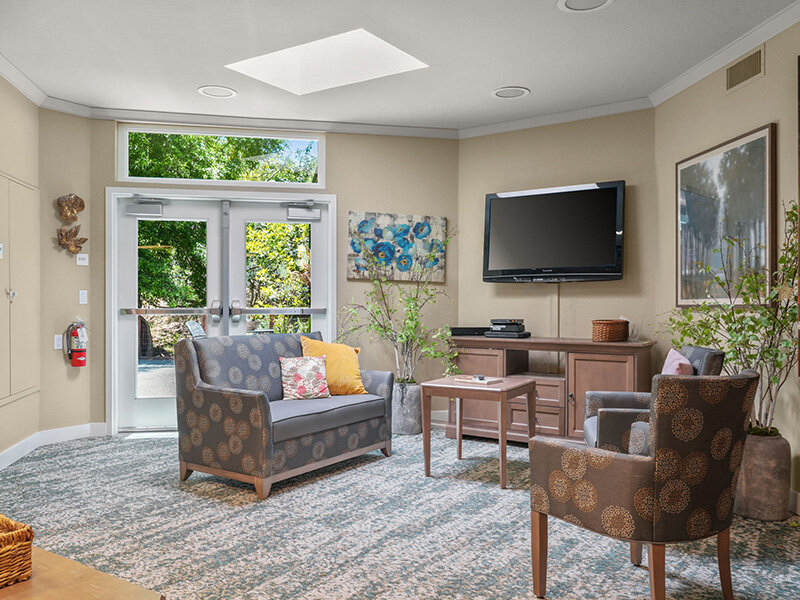 Community Seating with Television and Windows |  Parnow Friendship House