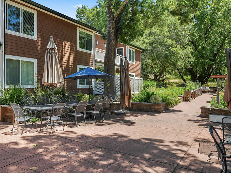 Patio Seating with Umbrella |  Parnow Friendship House