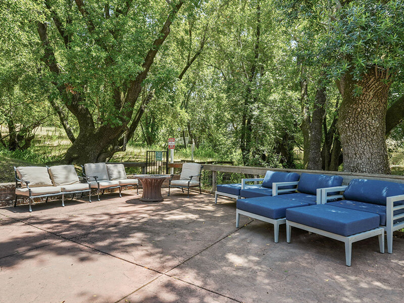 Exterior Seating at Apartment Property |  Parnow Friendship House
