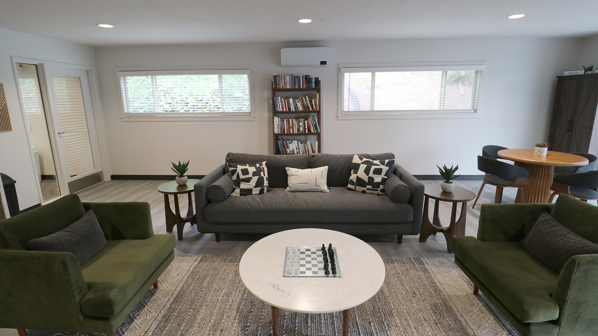 Outlook at Mission Valley Apartments Amenities