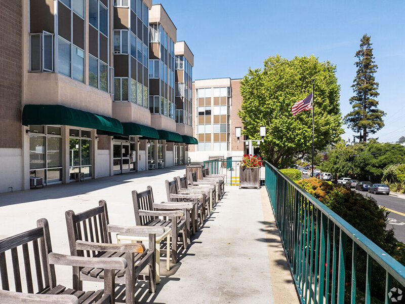 Outdoor Seating | Bonnie Brae Terrace Senior Living Apartments