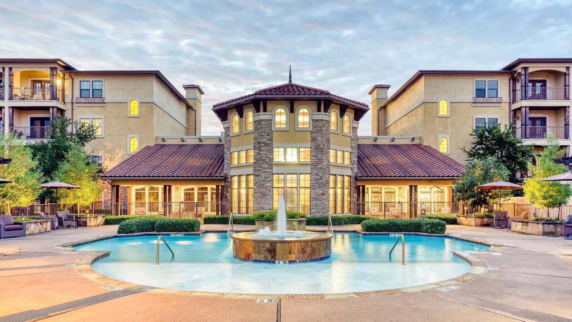 Aventine at Kessler Apartments in Dallas, TX