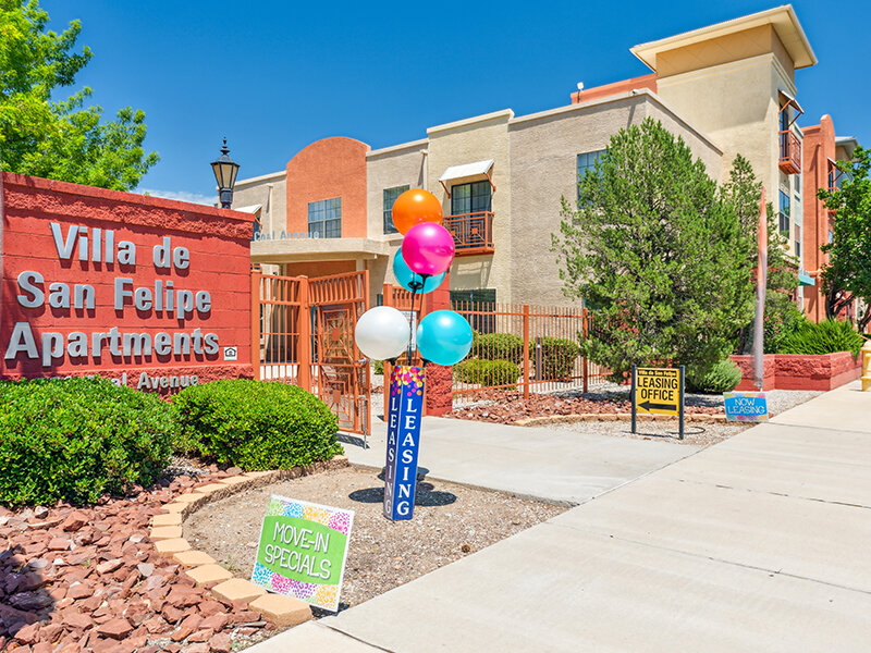 Monument Sign with Leasing Specials | Villa De San Felipe