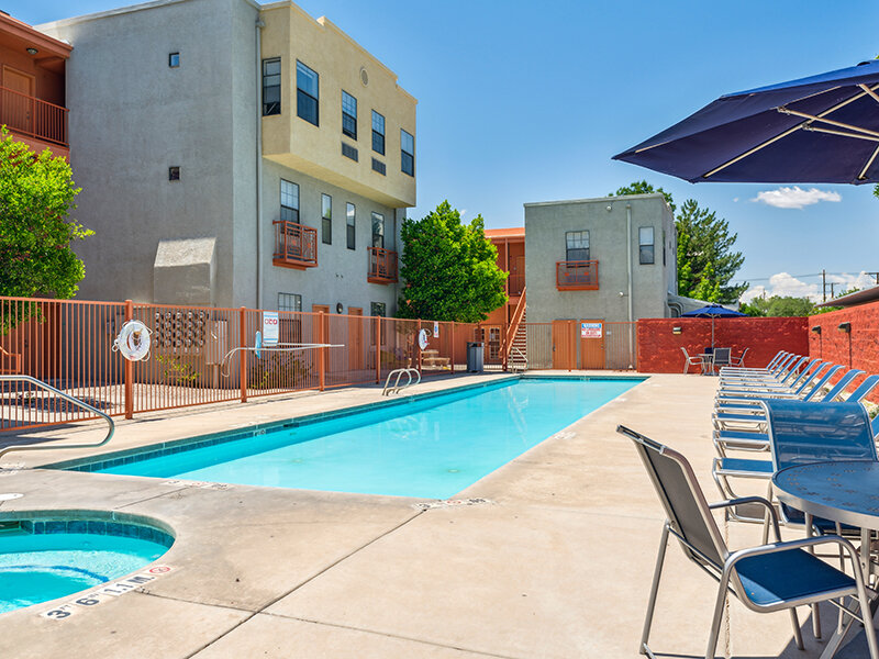 Outdoor Pool and Hot Tub with Lounge Chairs | Villa De San Felipe