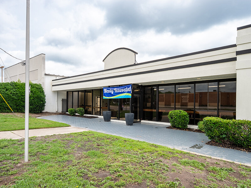 Exterior Leasing Office Entrance | Springwood