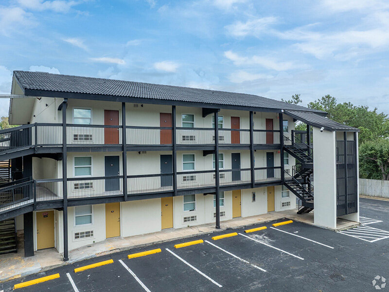 Apartment Exterior | Broad View Apartments