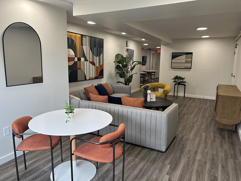 Community Seating | Broad View Apartments