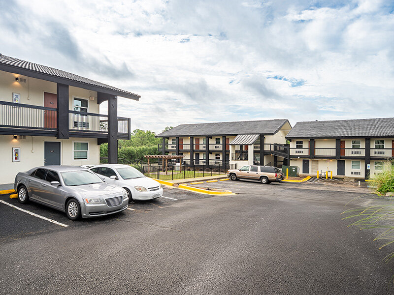 Apartment Exterior | Broad View Apartments