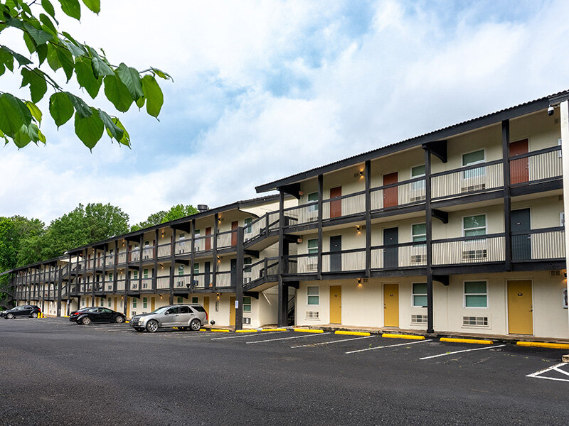 Parking Lot and Building Exterior | Broad View Apartments