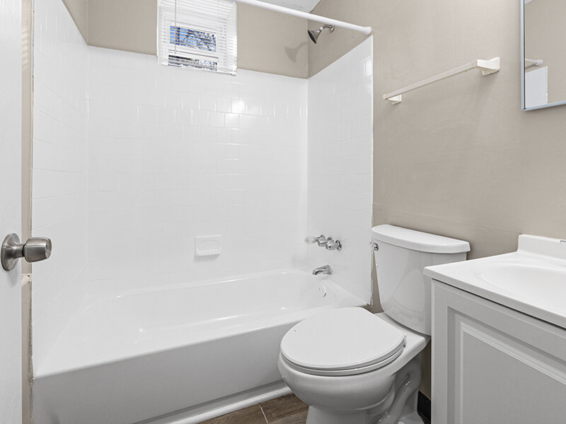 Apartment Bathroom with Shower/Tub | The Mayflower